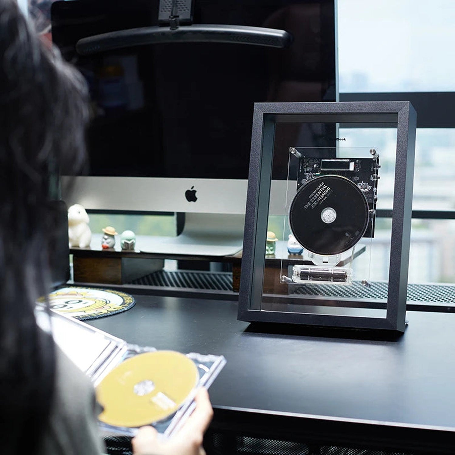 Transparent CD Player — Bluetooth Hi-Fi Audio with Vertical Display Design