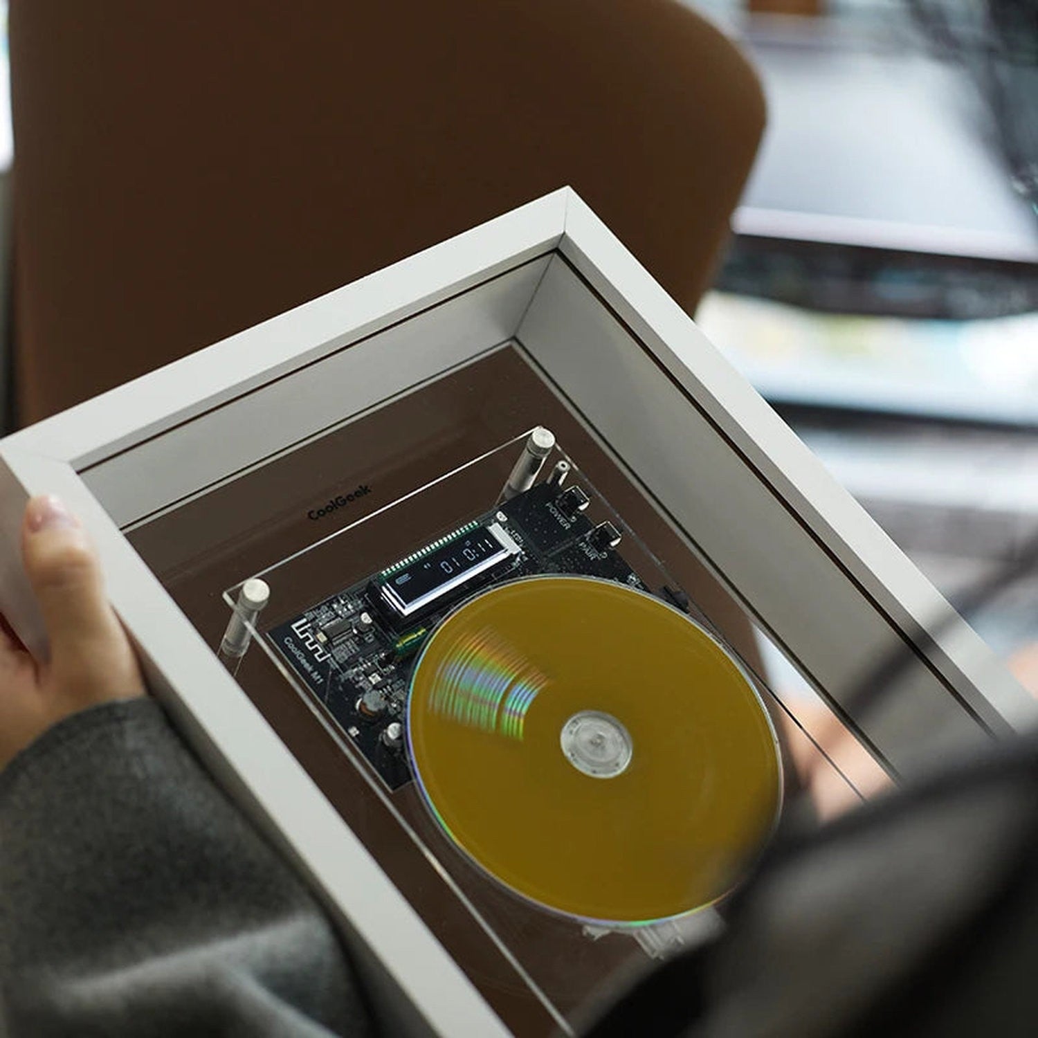 Transparent CD Player — Bluetooth Hi-Fi Audio with Vertical Display Design