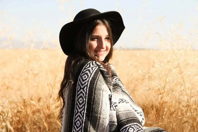 Mexican Handwoven Throw Blanket — Striped Tassel, 130×170cm