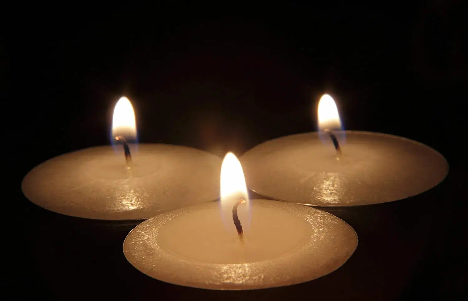 Tea Lights Candles - 100 Bulk Candles Pack - Tea Candles Unscented- European Made Tealight Candles
