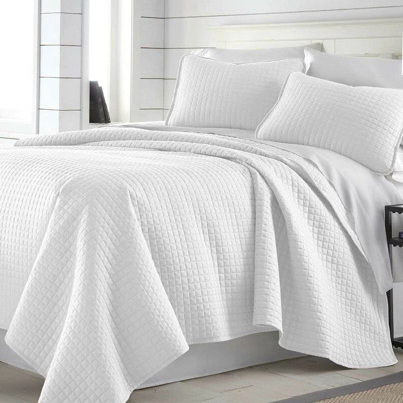 Twin/Twin XL Lightweight White Ultra Soft 2-Piece Microfiber Quilt Set FastFurnishings