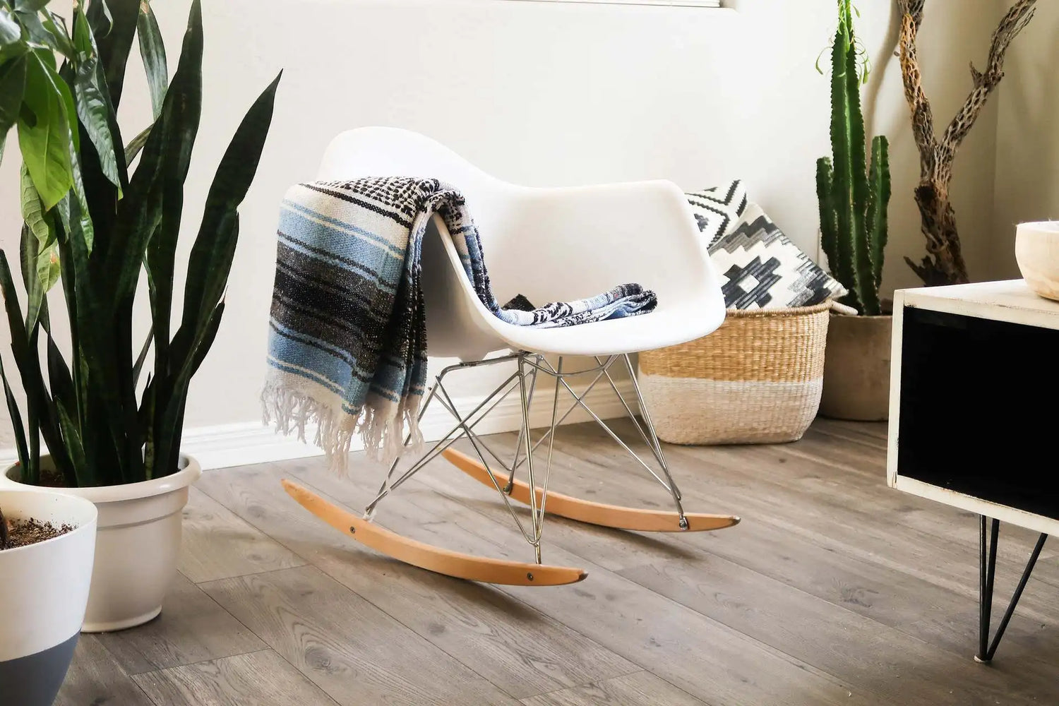 Mexican Handwoven Throw Blanket — Striped Tassel, 130×170cm