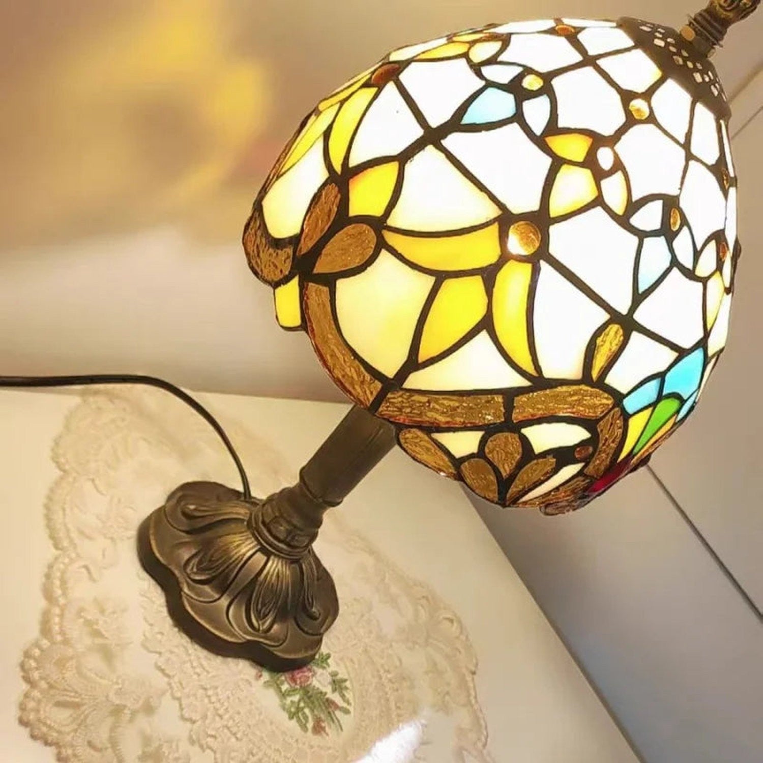 Old World Glow — European Retro Art Glass LED Desk Lamp