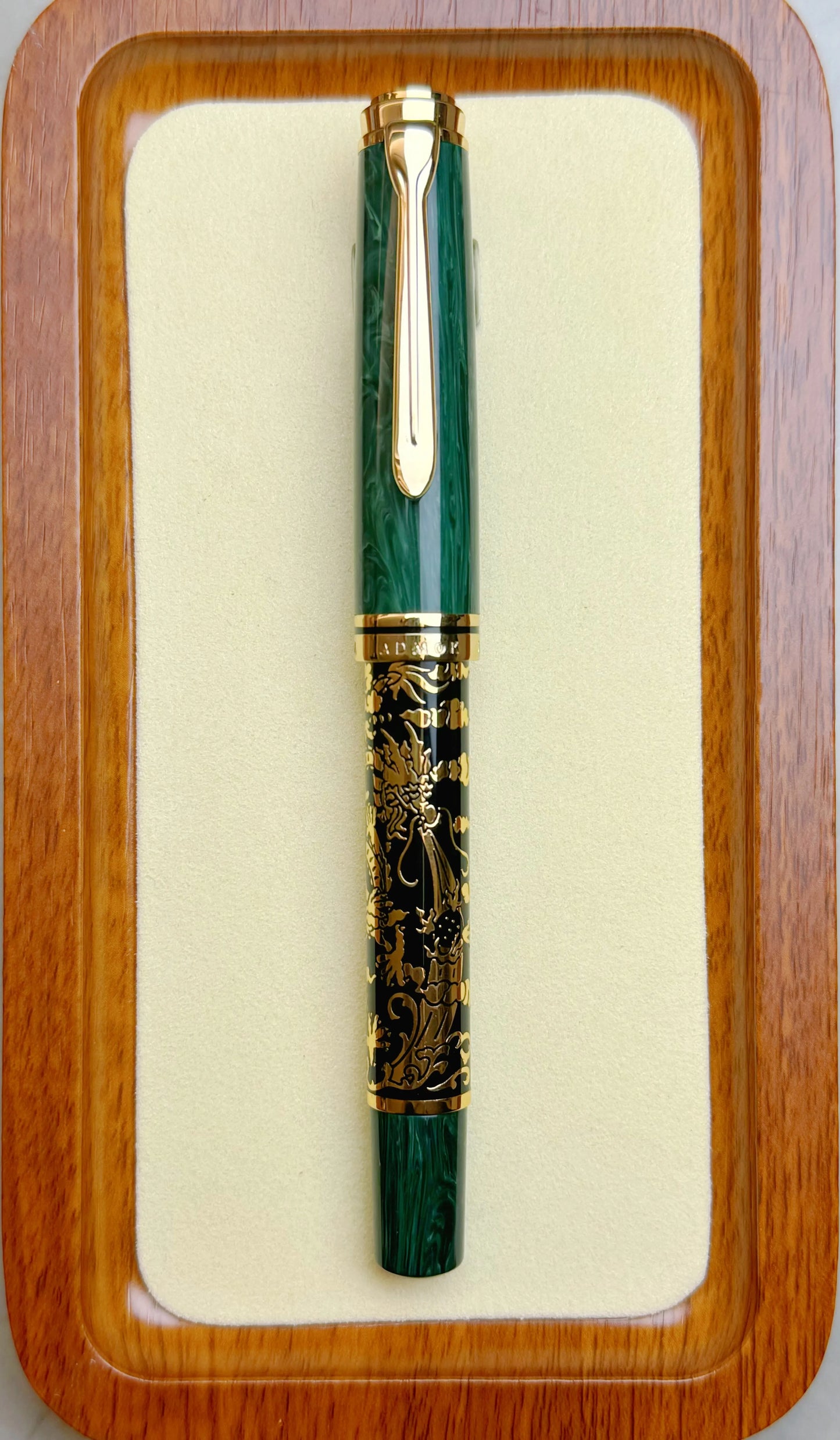 ADMOK J800 Piston Fountain Pen — Finely Carved Metal Body