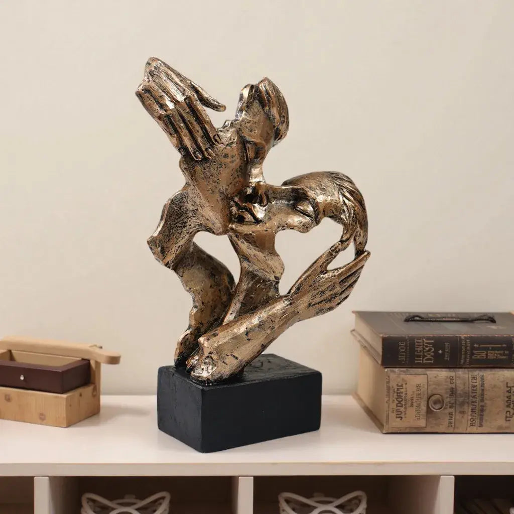 Love, Displayed — Contemporary Couple Statue &amp; Lover Sculpture for Home