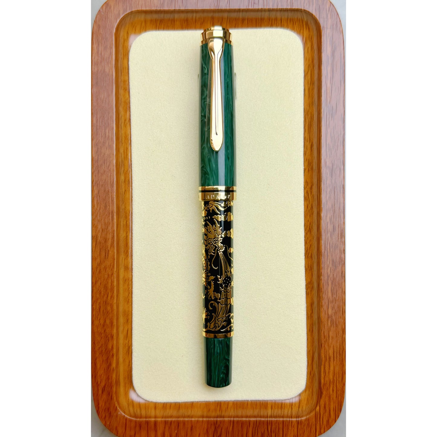 ADMOK J800 Piston Fountain Pen — Finely Carved Metal Body