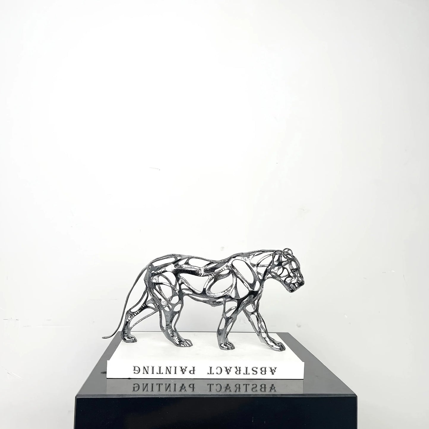 Nordic Metal Leopard Sculpture — Living Room Desktop Home Décor featuring a sleek, modern metal leopard figurine with an abstract design, perfect for minimalist and luxury home décor accents.